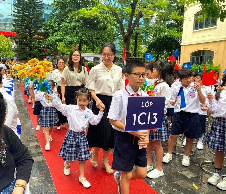 Hôm nay, hơn 20 triệu học sinh cả nước khai giảng năm học mới - Ảnh 1.