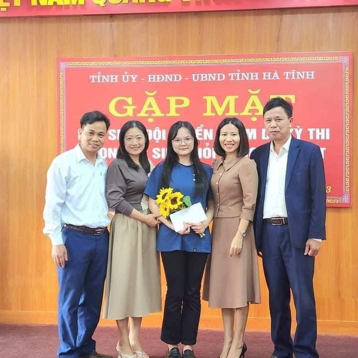 Chắp cánh ước mơ cho nữ sinh nghèo hiếu học - Ảnh 2.