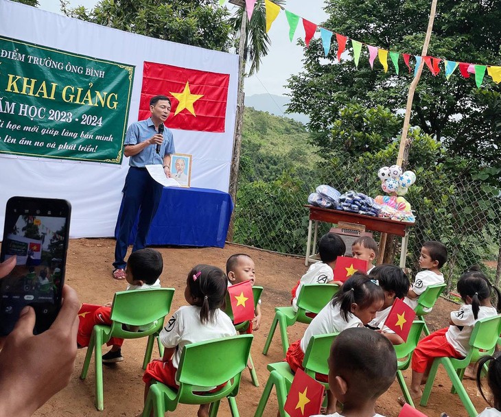Xúc động lễ khai giảng đặc biệt ở giữa những tầng mây - Ảnh 2.
