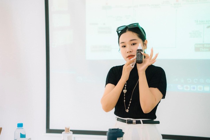 Chuyên gia tư vấn sắc đẹp chia sẻ phương pháp nuôi dưỡng làn da đẹp rạng rỡ - Ảnh 2.