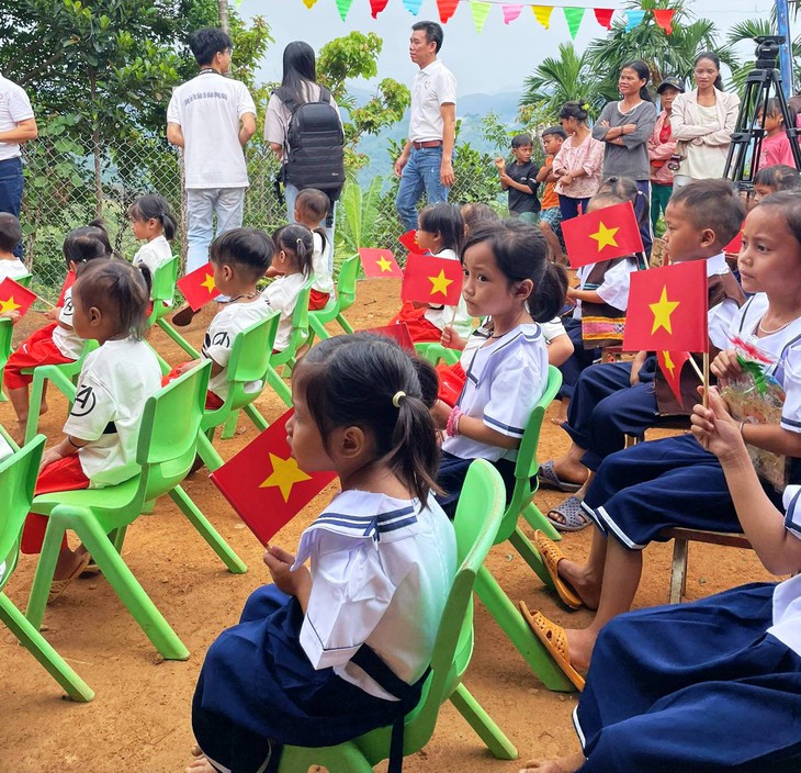 Xúc động lễ khai giảng đặc biệt ở giữa những tầng mây - Ảnh 5.