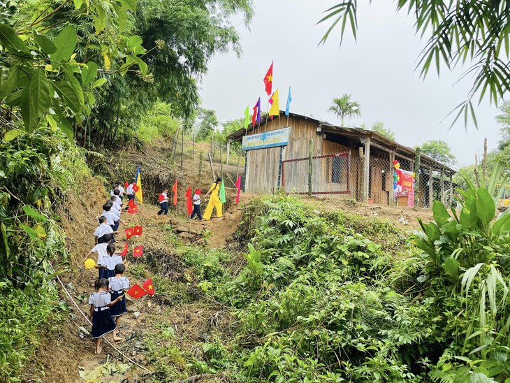 Xúc động lễ khai giảng đặc biệt ở giữa những tầng mây - Ảnh 9.