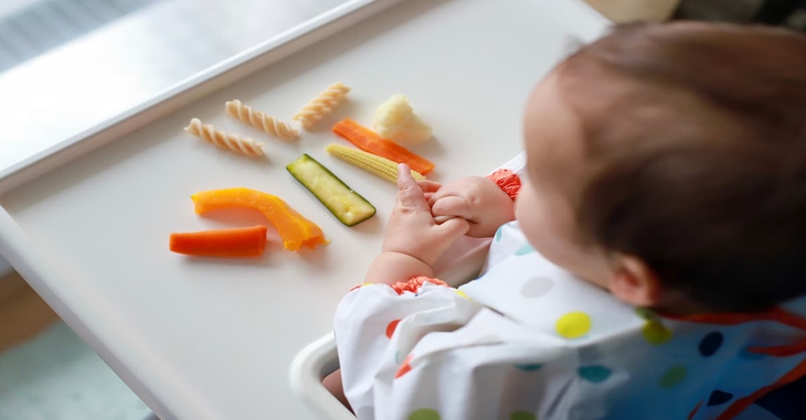 Tránh 5 sai lầm này trong chăm sóc và nuôi dưỡng trẻ nhỏ - Ảnh 1.
