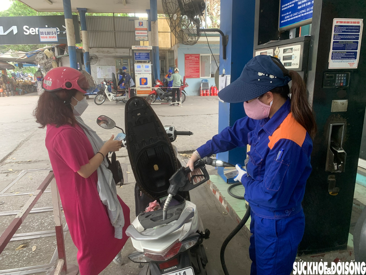 Giá xăng tăng lần thứ 6 liên tiếp