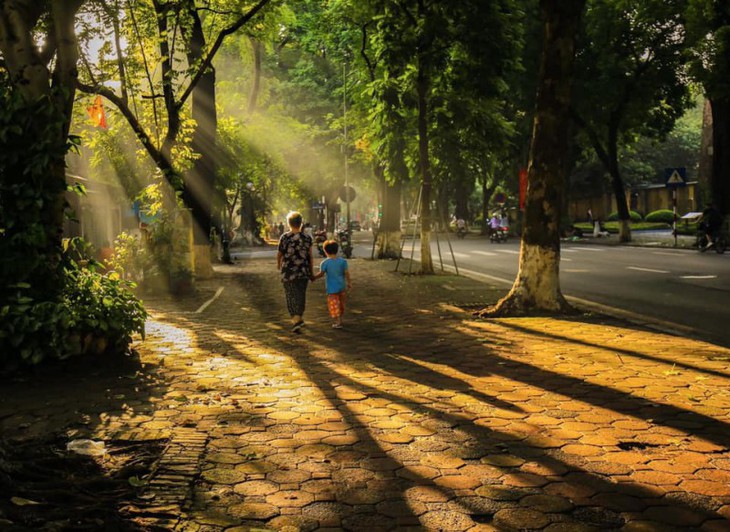 Thời tiết hôm nay 6/9: Bắc Bộ ngày nắng nóng, Nam Bộ chiều mưa dông - Ảnh 1. Thời tiết hôm nay 6/9: Bắc Bộ ngày nắng nóng, Nam Bộ chiều mưa dông - Ảnh 1.