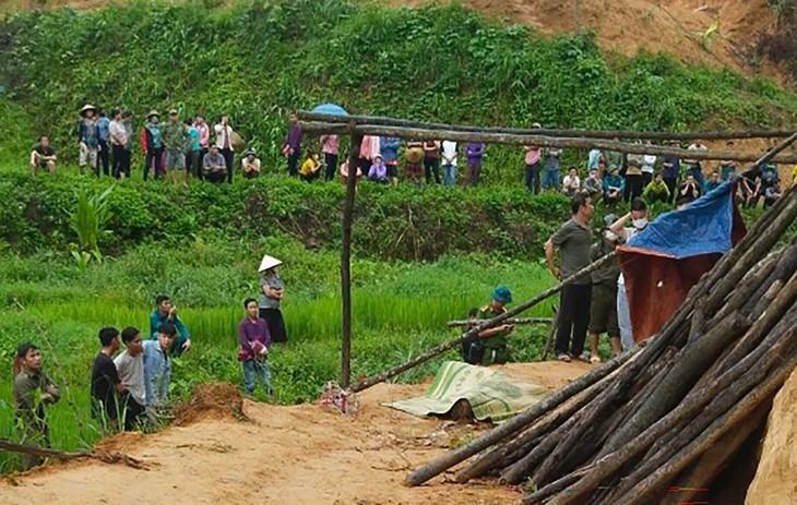 Điều tra vụ 2 vợ chồng ở Hòa Bình tử vong bất thường - Ảnh 1.