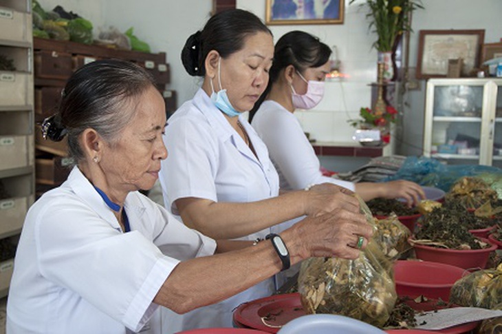 Người nguyện góp sức mình làm công quả ở Phước Y viện đến cuối đời - Ảnh 1.