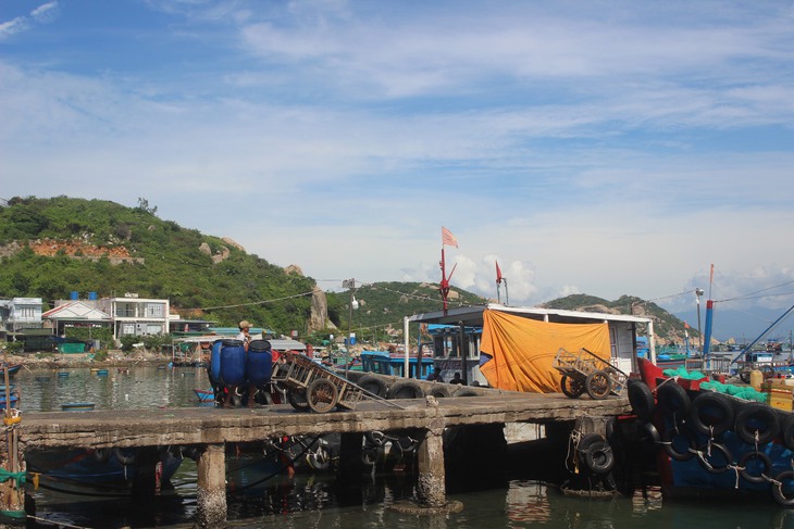 Hàng ngàn người “khát” nước ngọt trên hòn đảo nổi tiếng - Ảnh 5. Hàng ngàn người “khát” nước ngọt trên hòn đảo nổi tiếng - Ảnh 5.