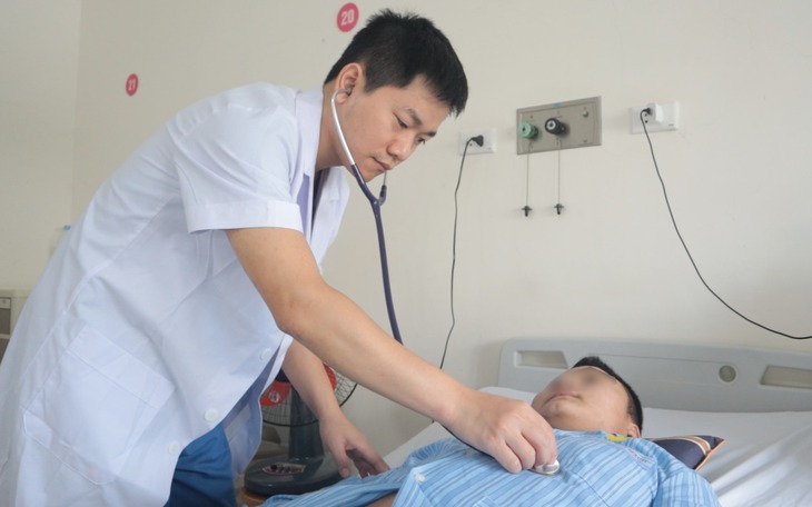 Nổ lốp ô tô, người đàn ông bị vỡ động mạch chủ ngực