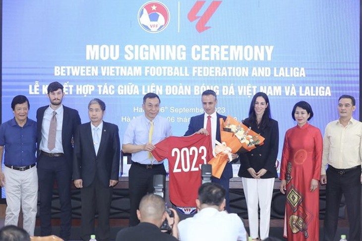 VFF hợp tác với La Liga phát triển bóng đá chuyên nghiệp - Ảnh 1.