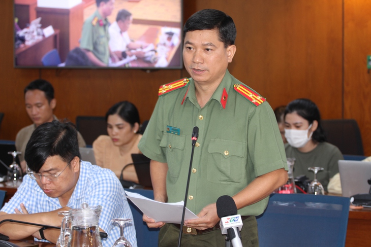 Công an TPHCM lý giải lý do người dân tạm trú chưa thể đăng ký xe trên địa bàn - Ảnh 1.