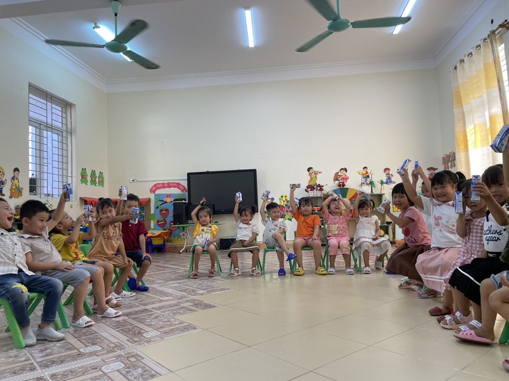 Hơn 1 triệu ly sữa tiếp tục đồng hành cùng trẻ nhỏ đón chào năm học mới - Ảnh 4. Hơn 1 triệu ly sữa tiếp tục đồng hành cùng trẻ nhỏ đón chào năm học mới - Ảnh 4.