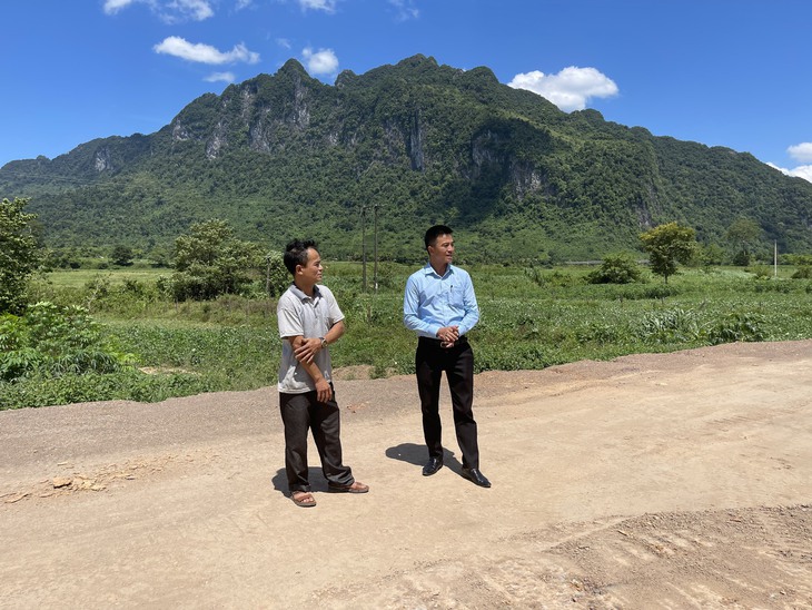 Đồng bào Bru-Vân Kiều hiến đất mở đường "chúng tôi vì lợi ích chung của bản làng" - Ảnh 3.