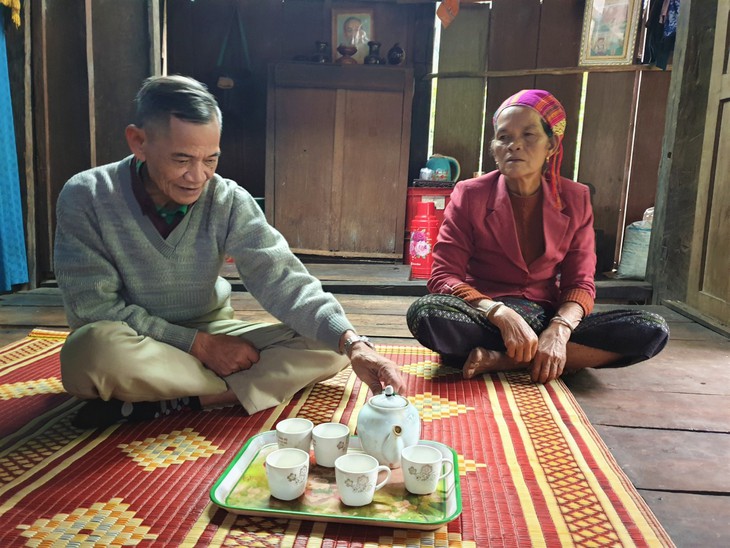 Đồng bào Bru-Vân Kiều hiến đất mở đường "chúng tôi vì lợi ích chung của bản làng" - Ảnh 2.