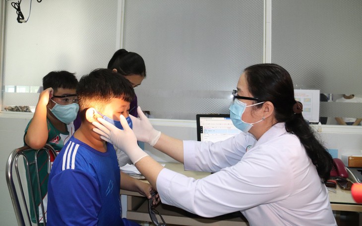 Không ngoài dự đoán, sau nghỉ lễ và trẻ quay lại trường học số ca khám vì đau mắt đỏ tăng lên