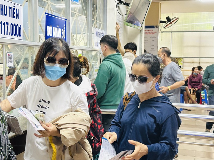 TPHCM gia tăng ca đau mắt đỏ, bác sĩ khuyến cáo cách phòng tránh thiết thực - Ảnh 1.