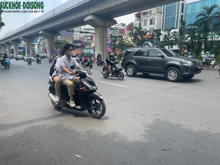 Nhan nhản học sinh vi phạm luật giao thông đầu năm học mới - Ảnh 7.
