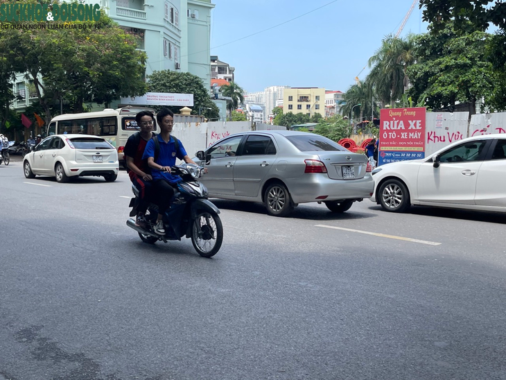 Nhan nhản học sinh vi phạm luật giao thông đầu năm học mới - Ảnh 9.