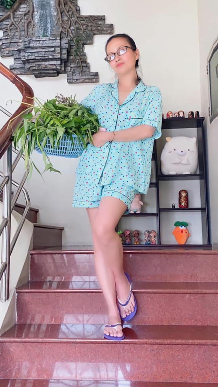 Tuổi 53 của 'chị Tư' Cẩm Ly: Ngoại hình khiến fan xót xa sau cơn bạo bệnh - Ảnh 5. Tuổi 53 của 'chị Tư' Cẩm Ly: Ngoại hình khiến fan xót xa sau cơn bạo bệnh - Ảnh 5.