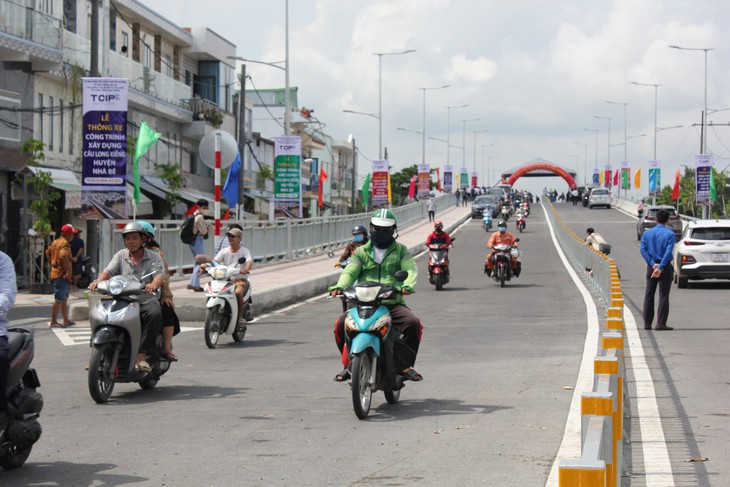 Cận cảnh cầu Long Kiểng sau gần 23 năm xây dựng - Ảnh 6.