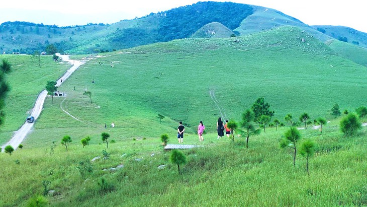 Phát hiện 2 điểm check-in cực chill ở Quảng Ninh khiến du khách chỉ muốn đi ngay - Ảnh 1.