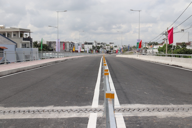 Cận cảnh cầu Long Kiểng sau gần 23 năm xây dựng - Ảnh 2.