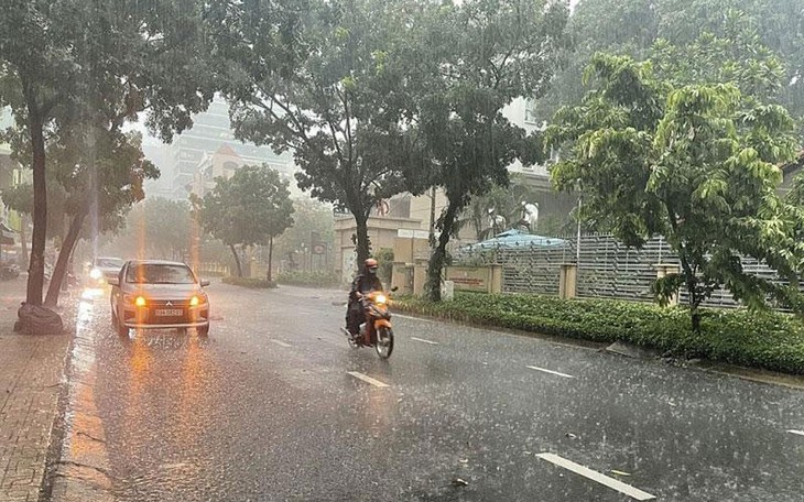Cả nước bước vào đợt mưa dông lớn, đề phòng thiên tai lũ quét, sạt lở đất