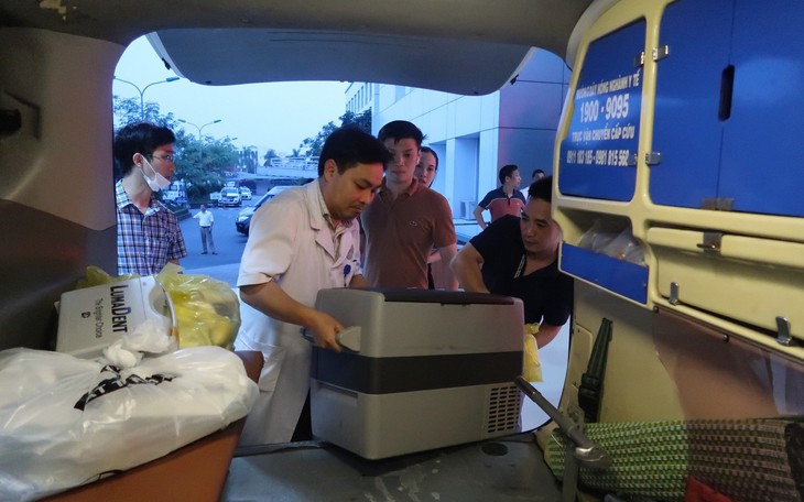 Chuyến bay lùi giờ cất cánh kịp thời đưa lá gan từ Vinh ra Hà Nội cứu người