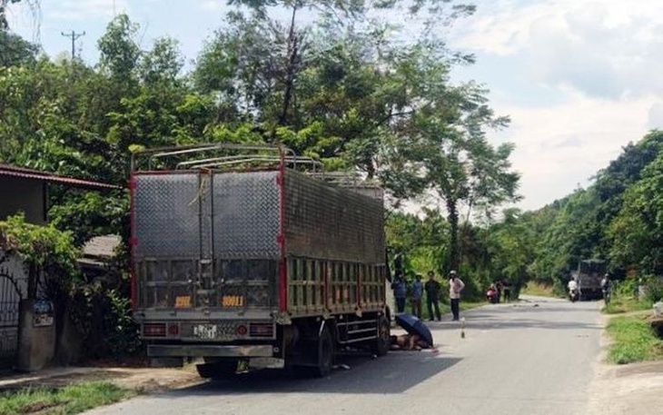 Xe máy chở 3 đối đầu ô tô tải: Thêm 1 nạn nhân tử vong