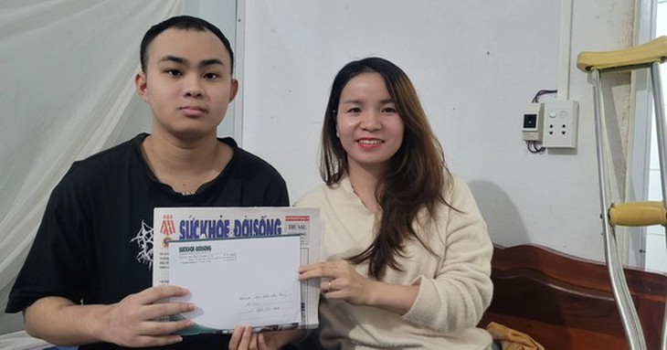 Nam sinh mất một chân vì bệnh tật đón nhận tình cảm của bạn đọc Báo Sức khỏe và Đời sống
