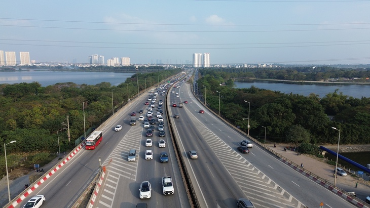 Kết thúc kỳ nghỉ Tết, giao thông cửa ngõ Thủ đô 'tăng nhiệt'- Ảnh 4.