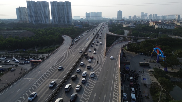 Kết thúc kỳ nghỉ Tết, giao thông cửa ngõ Thủ đô 'tăng nhiệt'- Ảnh 3.