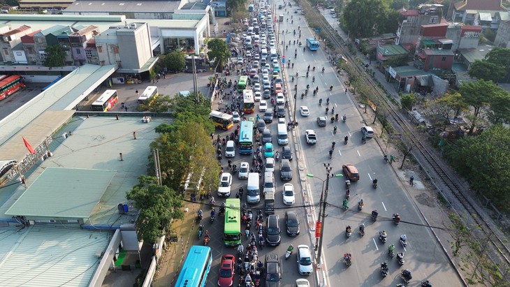 Kết thúc kỳ nghỉ Tết, giao thông cửa ngõ Thủ đô 'tăng nhiệt'- Ảnh 13.