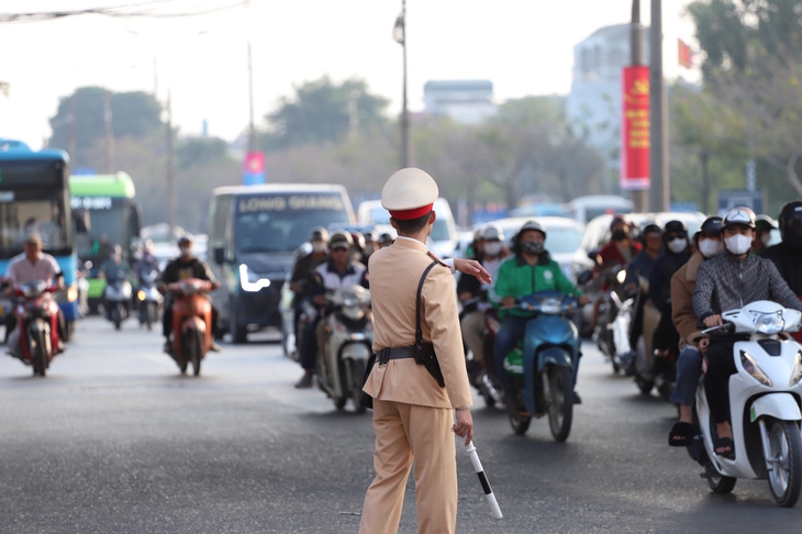 Kết thúc kỳ nghỉ Tết, giao thông cửa ngõ Thủ đô 'tăng nhiệt'- Ảnh 11.