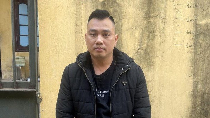 Tạm giữ lái xe vi phạm nồng độ cồn, liều lĩnh đâm vào ô tô chuyên dụng của công an - Ảnh 1. Tạm giữ lái xe vi phạm nồng độ cồn, liều lĩnh đâm vào ô tô chuyên dụng của công an - Ảnh 1.