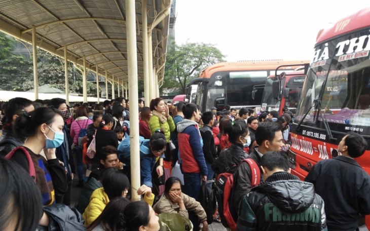 Bến xe Giáp Bát tăng 300% lượng khách dịp Tết, giá vé chưa tăng