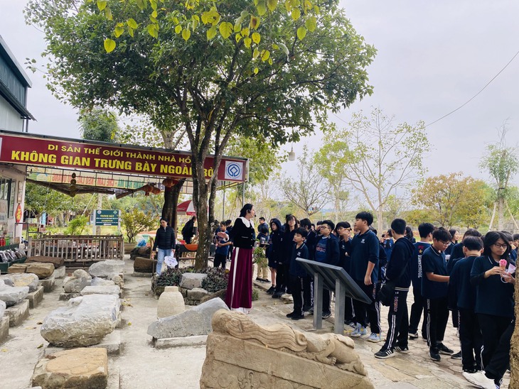 Nâng cao chất lượng phục vụ du khách tại Di sản văn hóa thế giới Thành Nhà Hồ- Ảnh 2. Nâng cao chất lượng phục vụ du khách tại Di sản văn hóa thế giới Thành Nhà Hồ- Ảnh 2.
