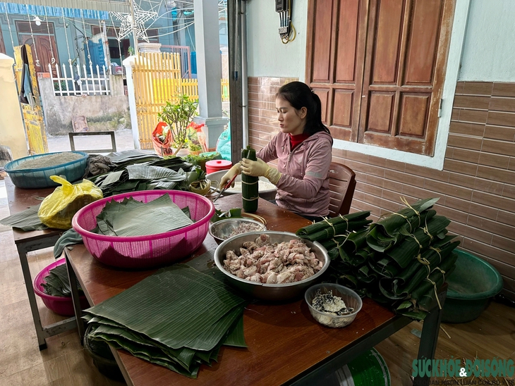 Choáng với ngôi làng gói bánh chưng 'thần tốc' chỉ 30 giây xong 1 cái- Ảnh 5.