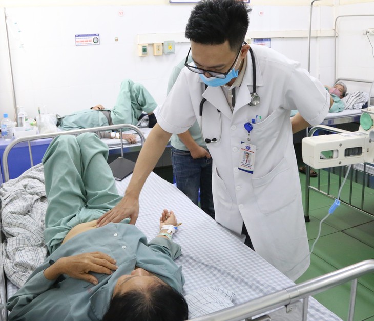 Chảy máu dạ dày do uống thuốc giảm đau được mua từ nước ngoài- Ảnh 1.