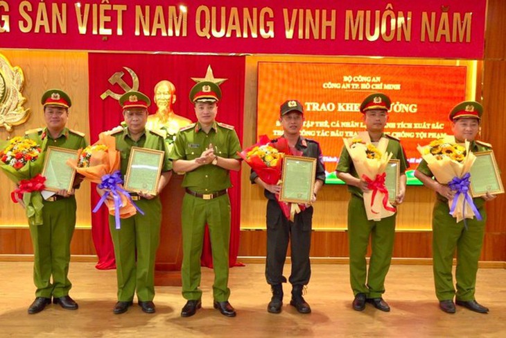 Thưởng nóng lực lượng truy bắt nghi phạm giết nữ nhân viên quán cà phê ở TPHCM- Ảnh 1. Thưởng nóng lực lượng truy bắt nghi phạm giết nữ nhân viên quán cà phê ở TPHCM- Ảnh 1.