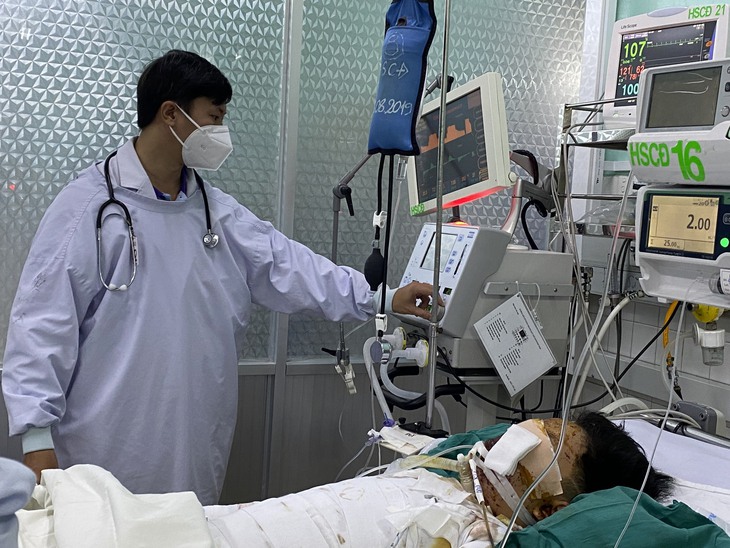 2 thiếu niên nguy kịch vì học chế tạo pháo bằng máy xay sinh tố- Ảnh 1.