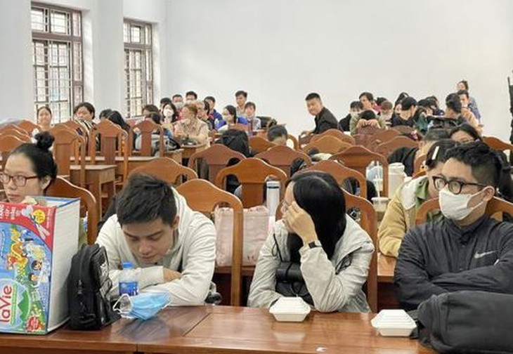Phá đường dây cho vay lãi nặng do người nước ngoài cầm đầu, bắt gần 200 đối tượng
- Ảnh 2.