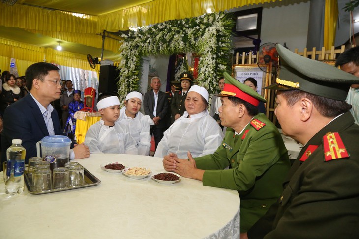 Làng xóm bàng hoàng khi nhận tin phó trưởng công an phường hy sinh- Ảnh 2. Làng xóm bàng hoàng khi nhận tin phó trưởng công an phường hy sinh- Ảnh 2.