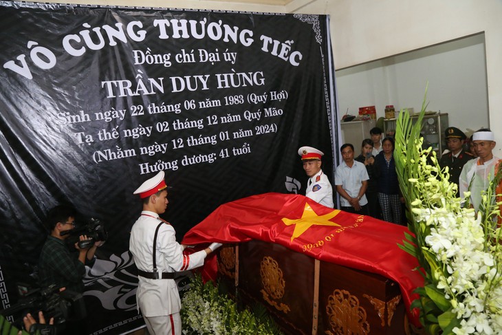 Làng xóm bàng hoàng khi nhận tin phó trưởng công an phường hy sinh- Ảnh 1. Làng xóm bàng hoàng khi nhận tin phó trưởng công an phường hy sinh- Ảnh 1.