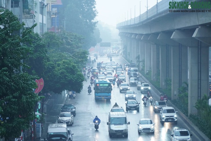 Mưa lạnh, sương mù 'nuốt chửng' loạt tòa chung cư cao tầng ở Hà Nội- Ảnh 5.