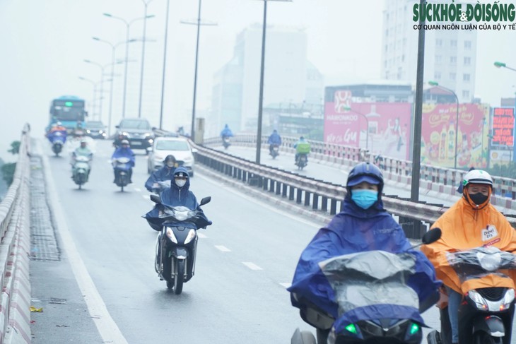 Mưa lạnh, sương mù 'nuốt chửng' loạt tòa chung cư cao tầng ở Hà Nội- Ảnh 7.