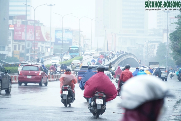 Mưa lạnh, sương mù 'nuốt chửng' loạt tòa chung cư cao tầng ở Hà Nội- Ảnh 8.