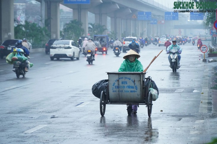 Mưa lạnh, sương mù 'nuốt chửng' loạt tòa chung cư cao tầng ở Hà Nội- Ảnh 10.