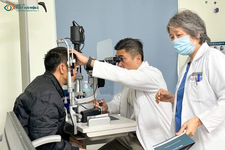 Bệnh viện Mắt Hà Nội 2 và Bệnh viện Mắt Quốc gia Singapore hợp tác hội chẩn cho các ca bệnh khó về giác mạc- Ảnh 1.