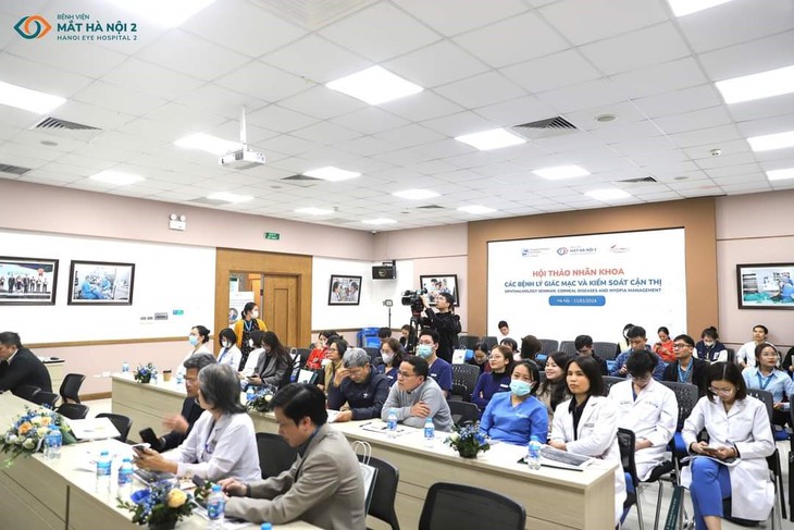 Hội thảo khoa học: các bệnh lý giác mạc và kiểm soát cận thị- Ảnh 2.